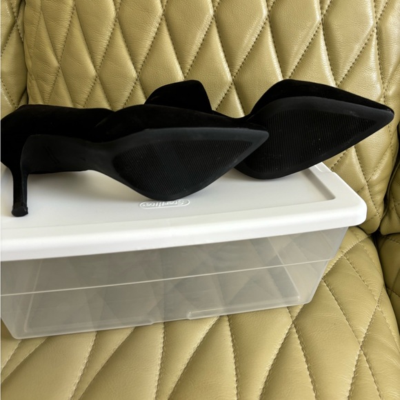 Old Navy Ladies Pumps - Black Suede - Size 7 - worn one on a cruise! - Picture 2 of 3